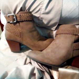Tan ankle Boots  size 81/2